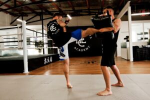 Kickboxing body kick